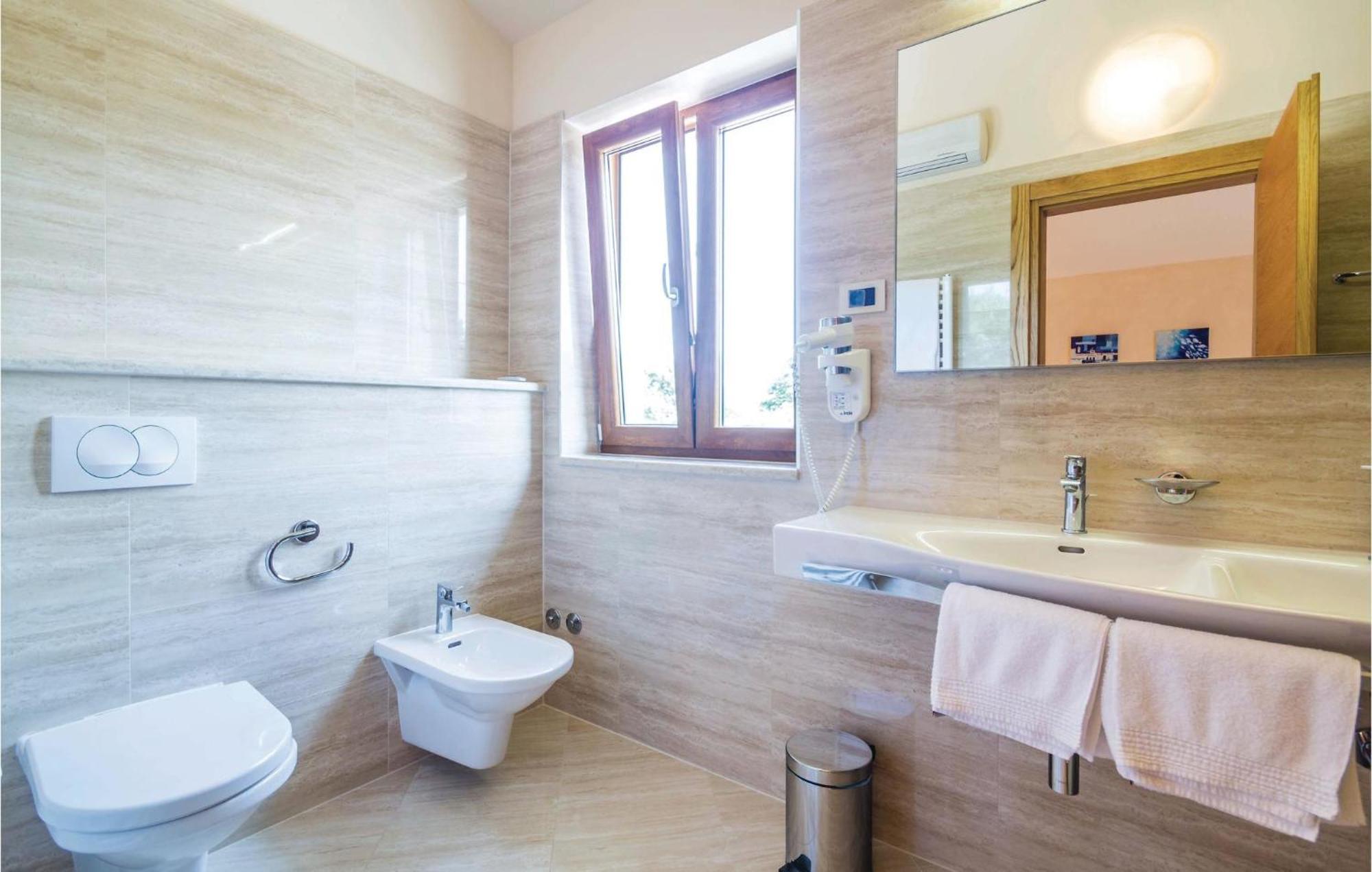 4 Bedroom Beautiful Home In Turcic Vantacici Exterior foto