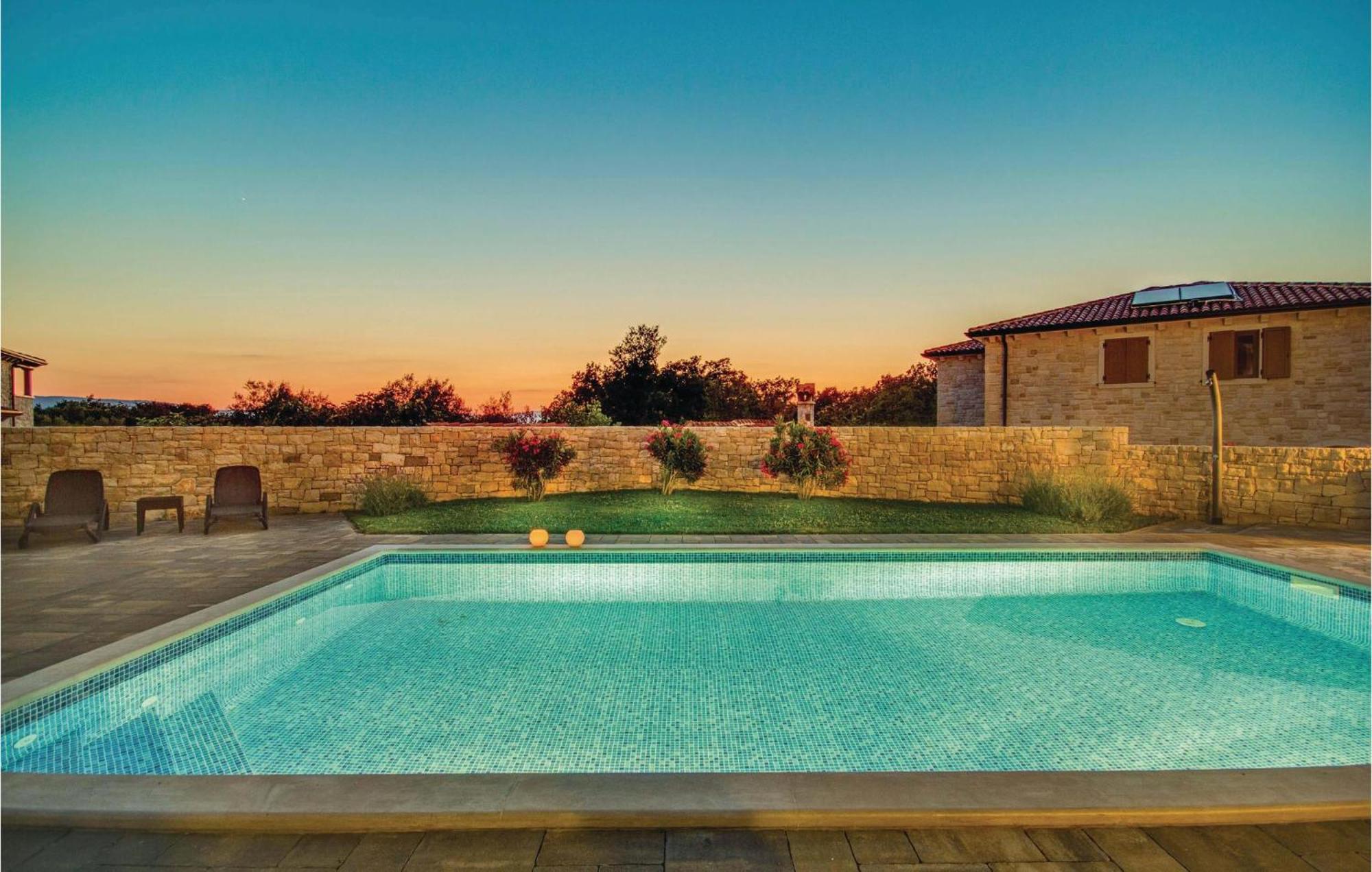 4 Bedroom Beautiful Home In Turcic Vantacici Exterior foto