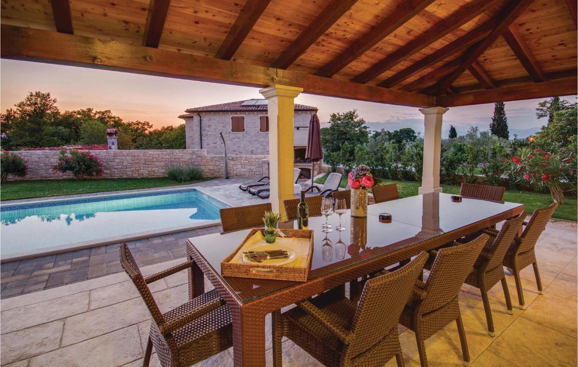 4 Bedroom Beautiful Home In Turcic Vantacici Exterior foto