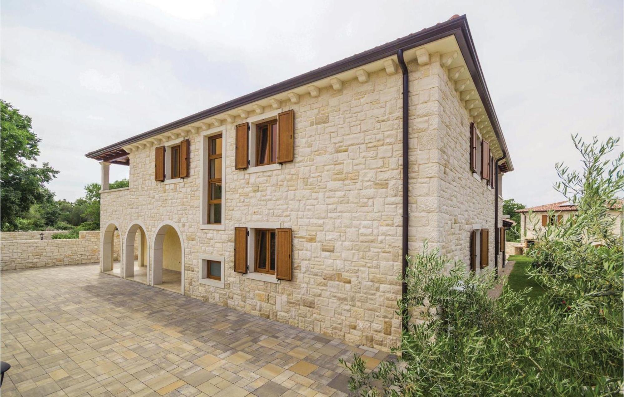 4 Bedroom Beautiful Home In Turcic Vantacici Exterior foto