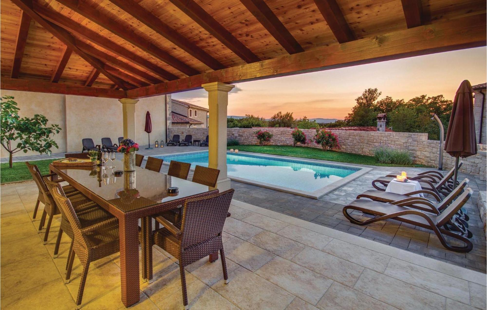 4 Bedroom Beautiful Home In Turcic Vantacici Exterior foto