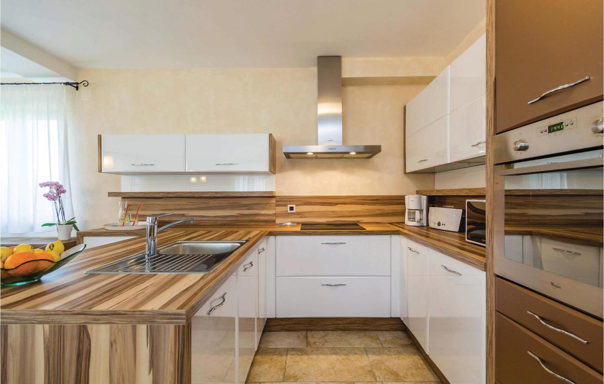 4 Bedroom Beautiful Home In Turcic Vantacici Exterior foto